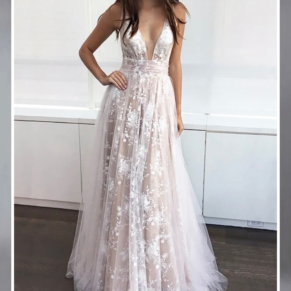 Beautiful Bride/bridesmaids dress